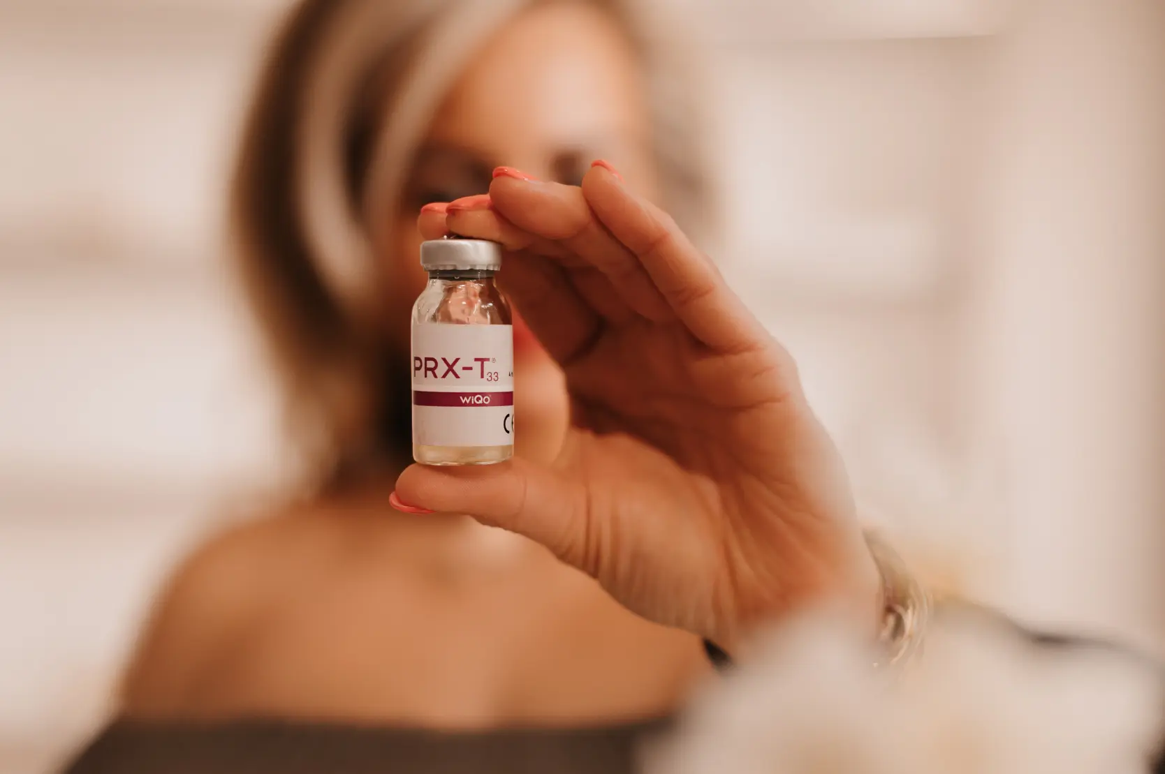 PRX-T33 skinbooster bij Delica Derma.